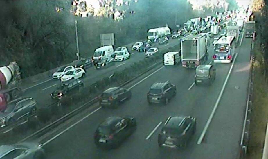 Un bouchon de près de 20 km sur l'autoroute A8 après un accident sur la Côte d'Azur