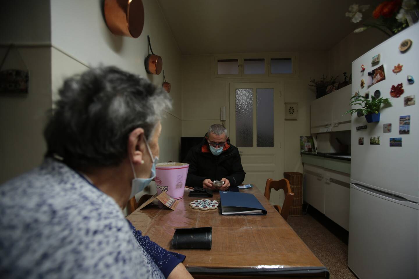 Le docteur Gerschtein se rend régulièrement chez ses patients, des personnes âgées à mobilité réduite. Ici, à La Brigue.