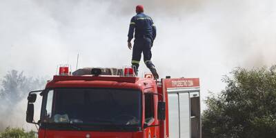 Plus de 40 départs de feu de forêt ce vendredi en Grèce, des villages évacués