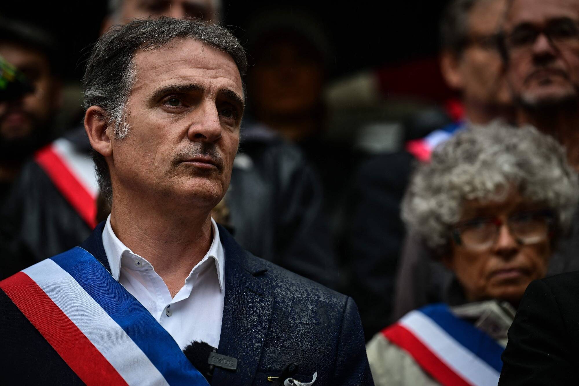 Employé municipal tué à Grenoble: le maire défend son refus d'armer la police municipale et répond à Christian Estrosi