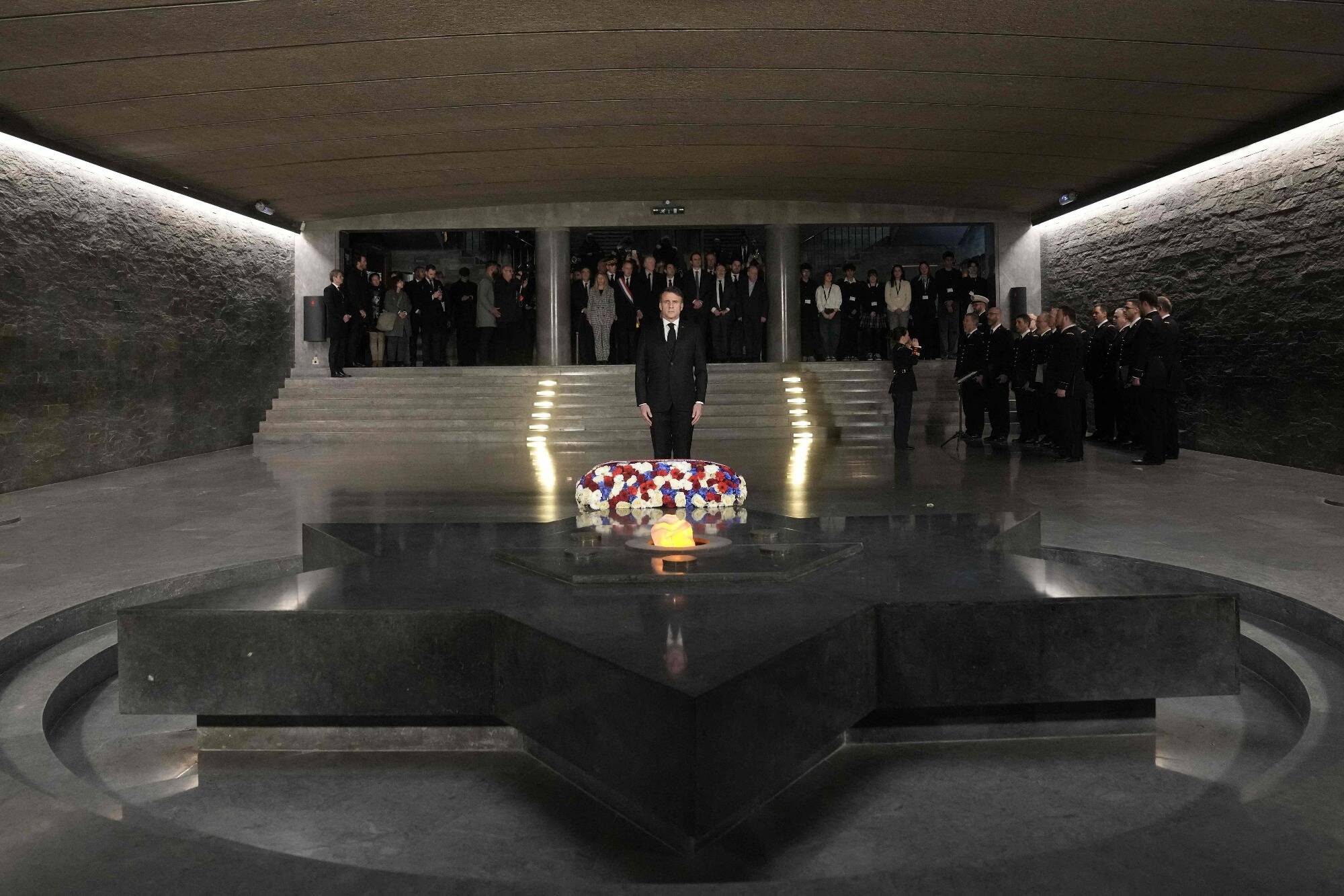 80 ans de la libération du camp d'Auschwitz-Birkenau: Emmanuel Macron appelle "à ne rien céder face à l'antisémitisme"