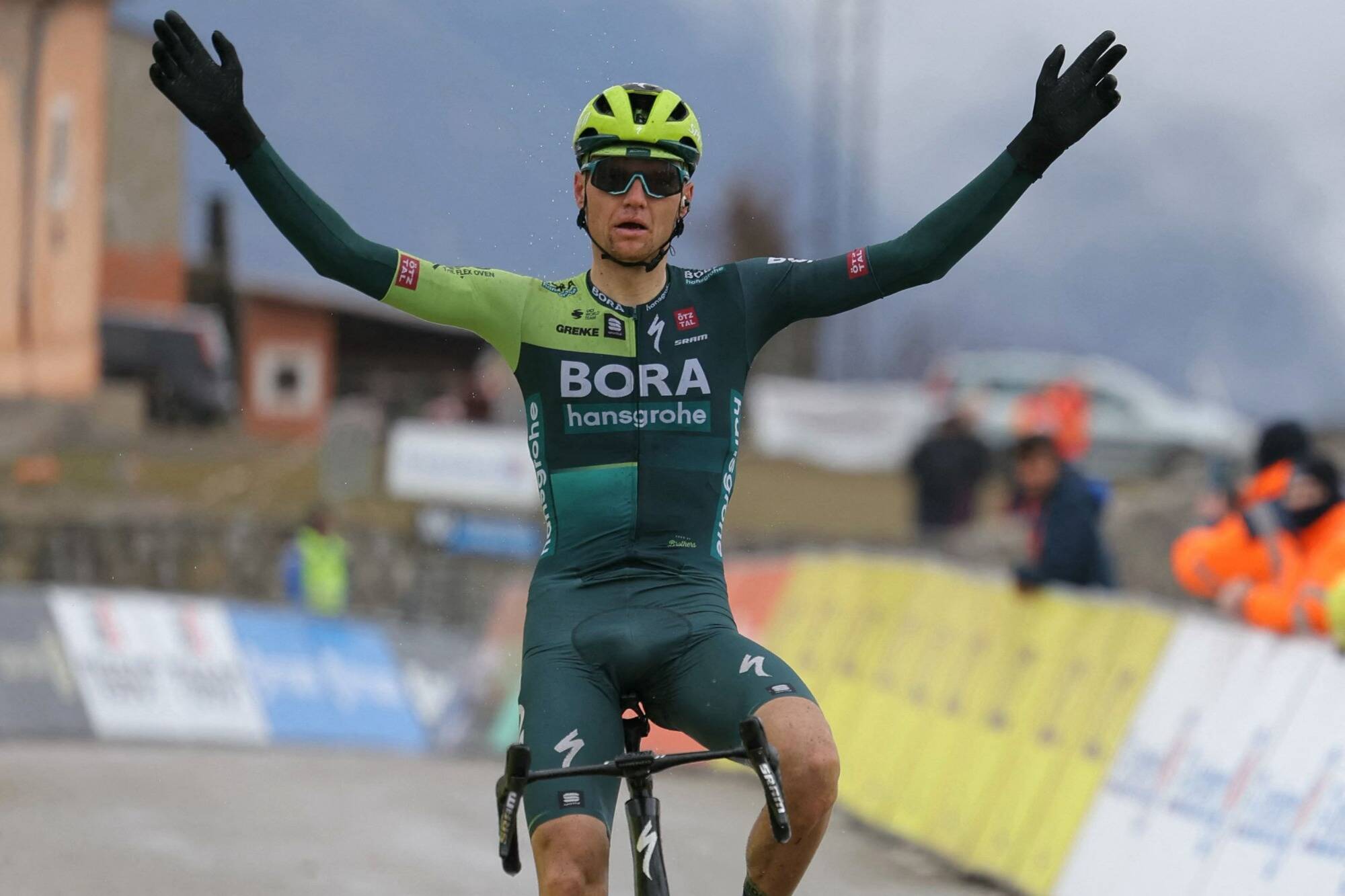 Paris-Nice: Aleksandr Vlasov s'impose au sommet de La Madone d'Utelle, Brandon McNulty conserve son maillot jaune