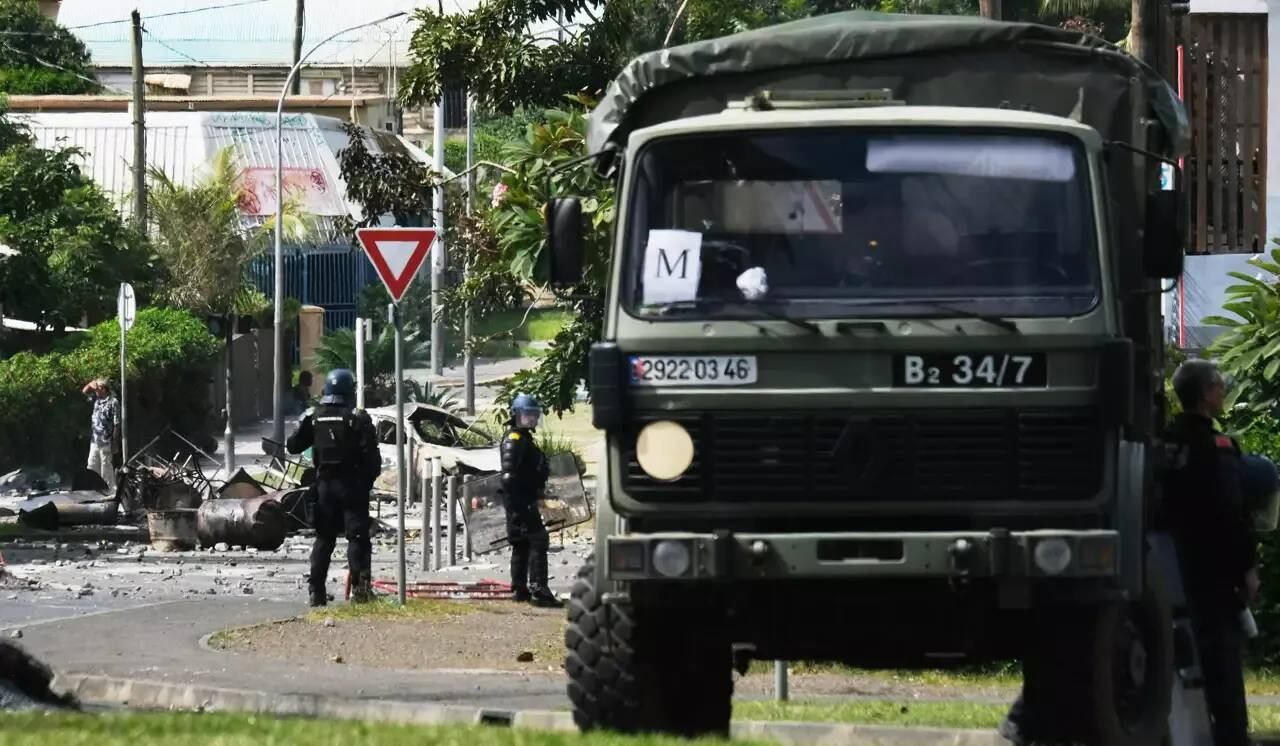 Nouvelle-Calédonie: rassemblements interdits ce week-end, le couvre-feu prolongé jusqu'au 8 juillet