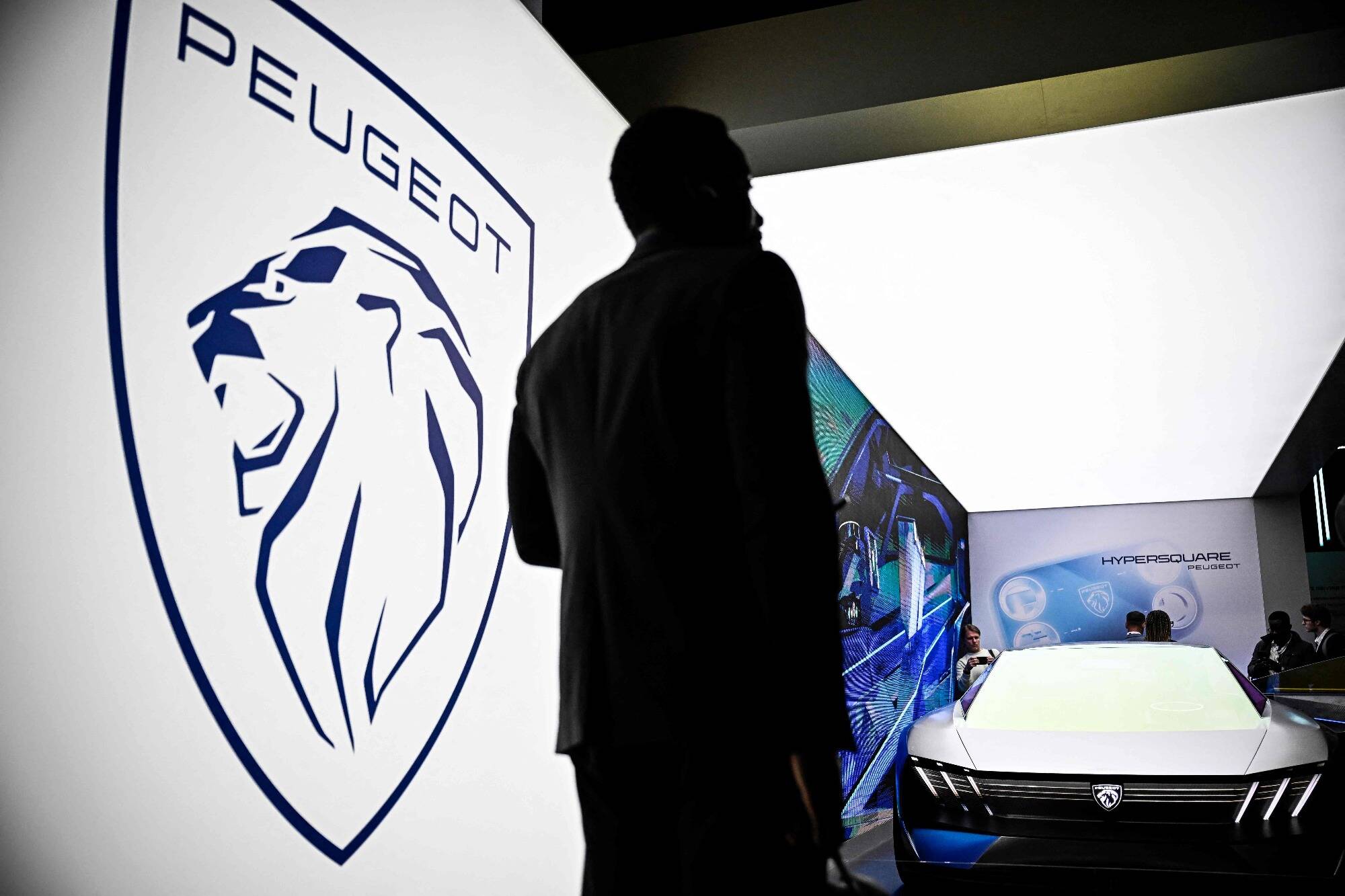 Vous ne devinerez jamais la future forme des volants de toutes les voitures du constructeur Peugeot à partir de 2026