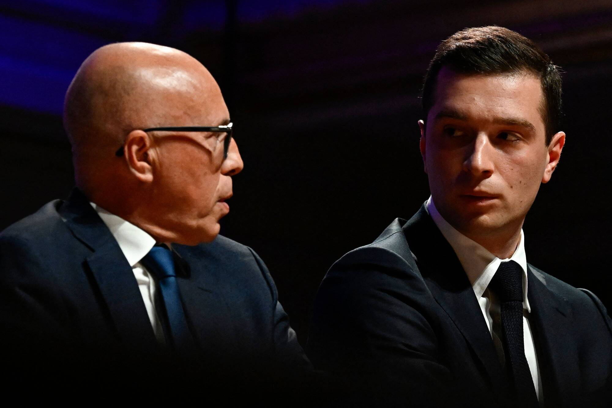 "Héritier du FN, fondé en 1972 par des nostalgiques de Vichy et de l'Algérie française"... Un millier d'historiens appellent à voter contre le RN