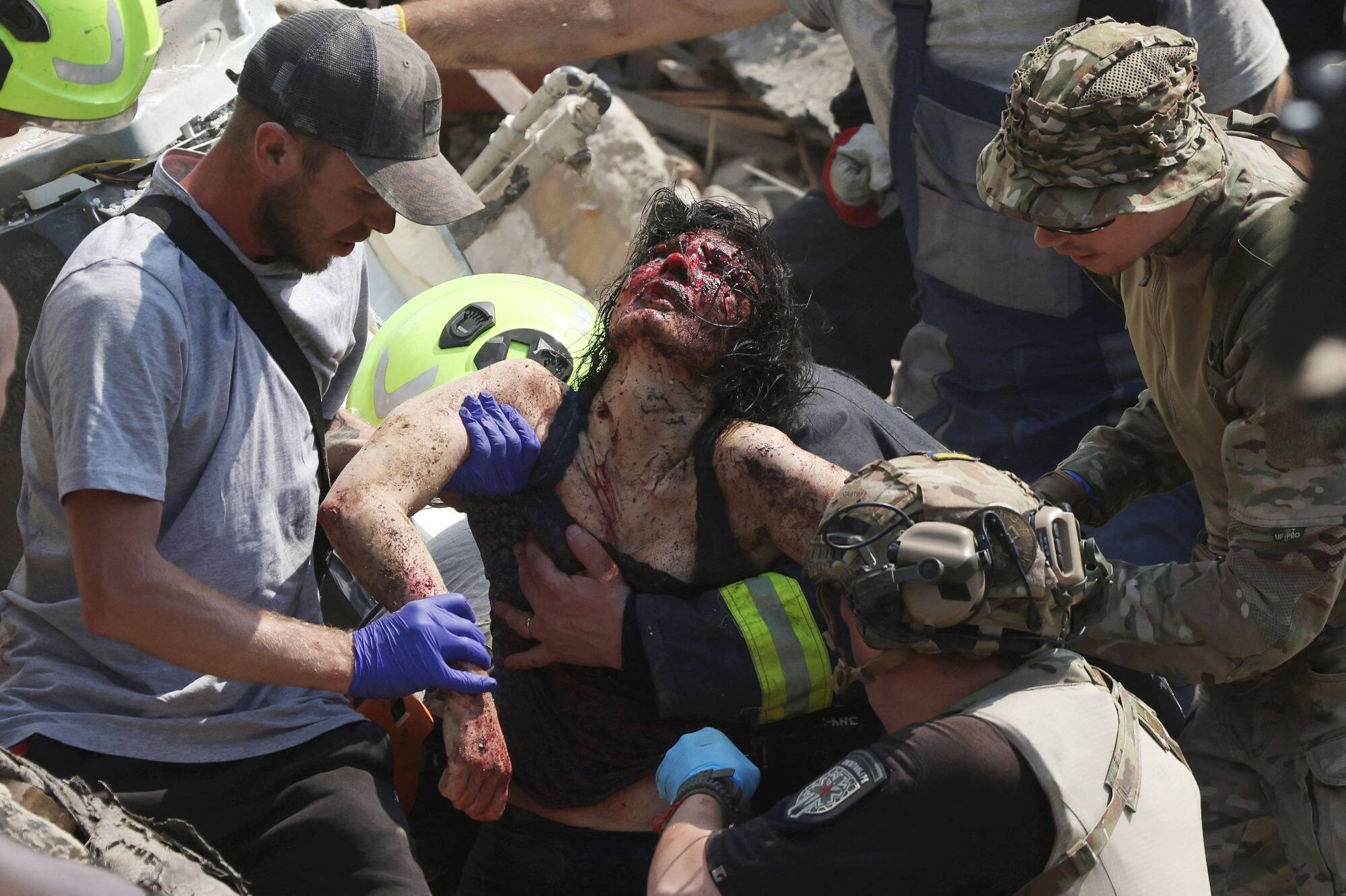 Au moins 24 morts, des hôpitaux pour enfants touchés, les images... ce que l'on sait sur l'intense bombardement de Kiev