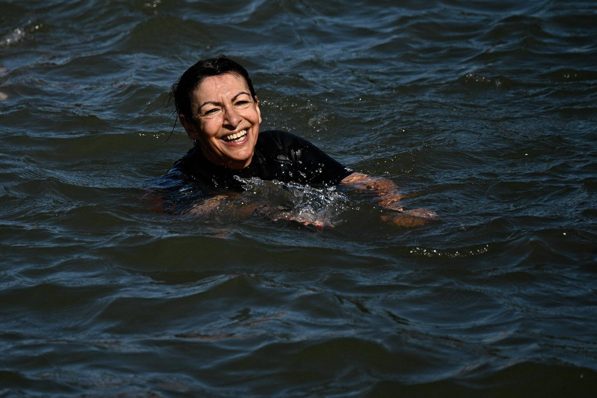 JO de Paris 2024: "On rêve de cela depuis des années", les images de la baignade d'Anne Hidalgo et Tony Estanguet dans la Seine