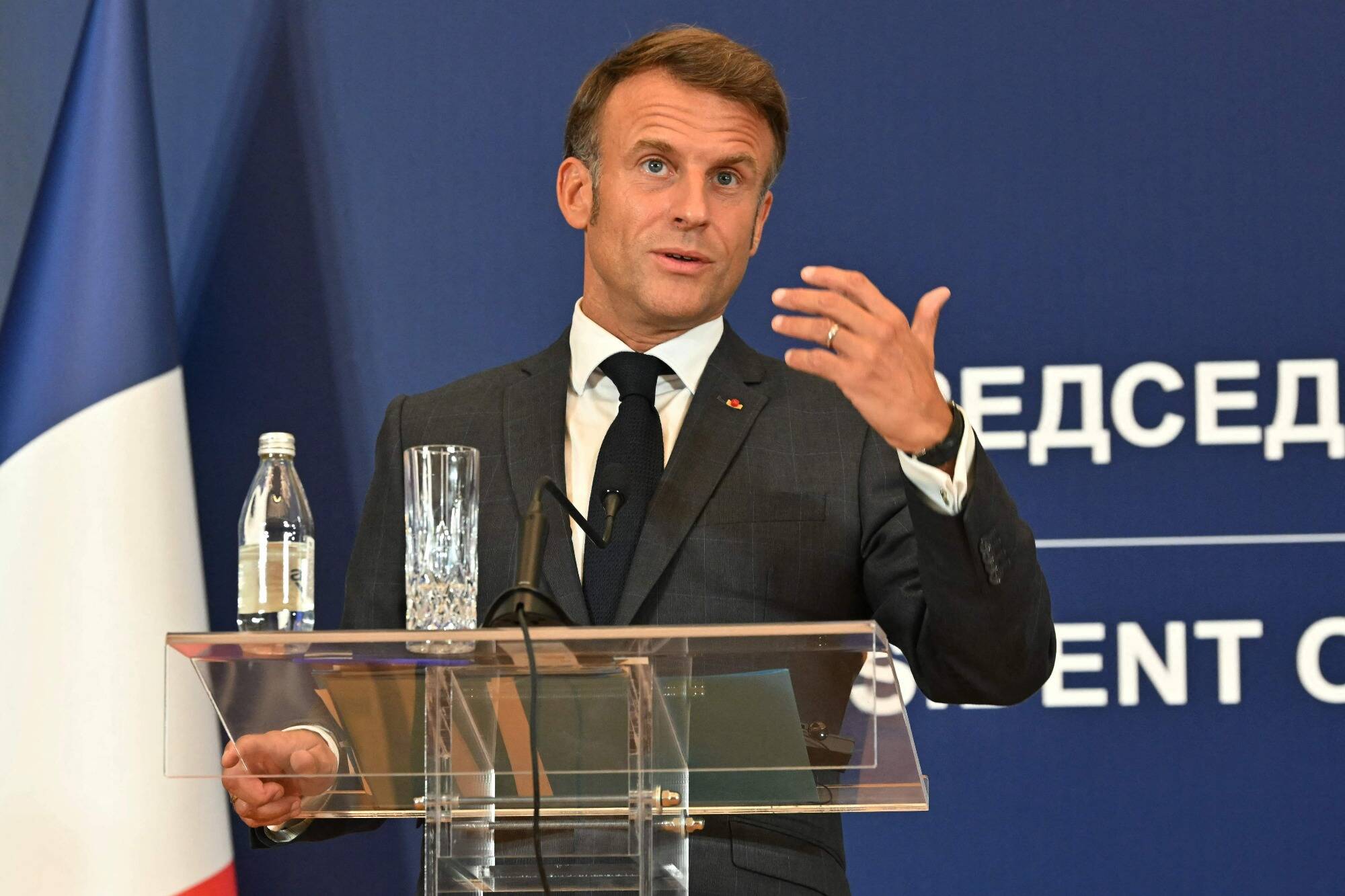 Gouvernement: Macron affirme faire "tous les efforts" pour "aboutir à la meilleure solution pour le pays"