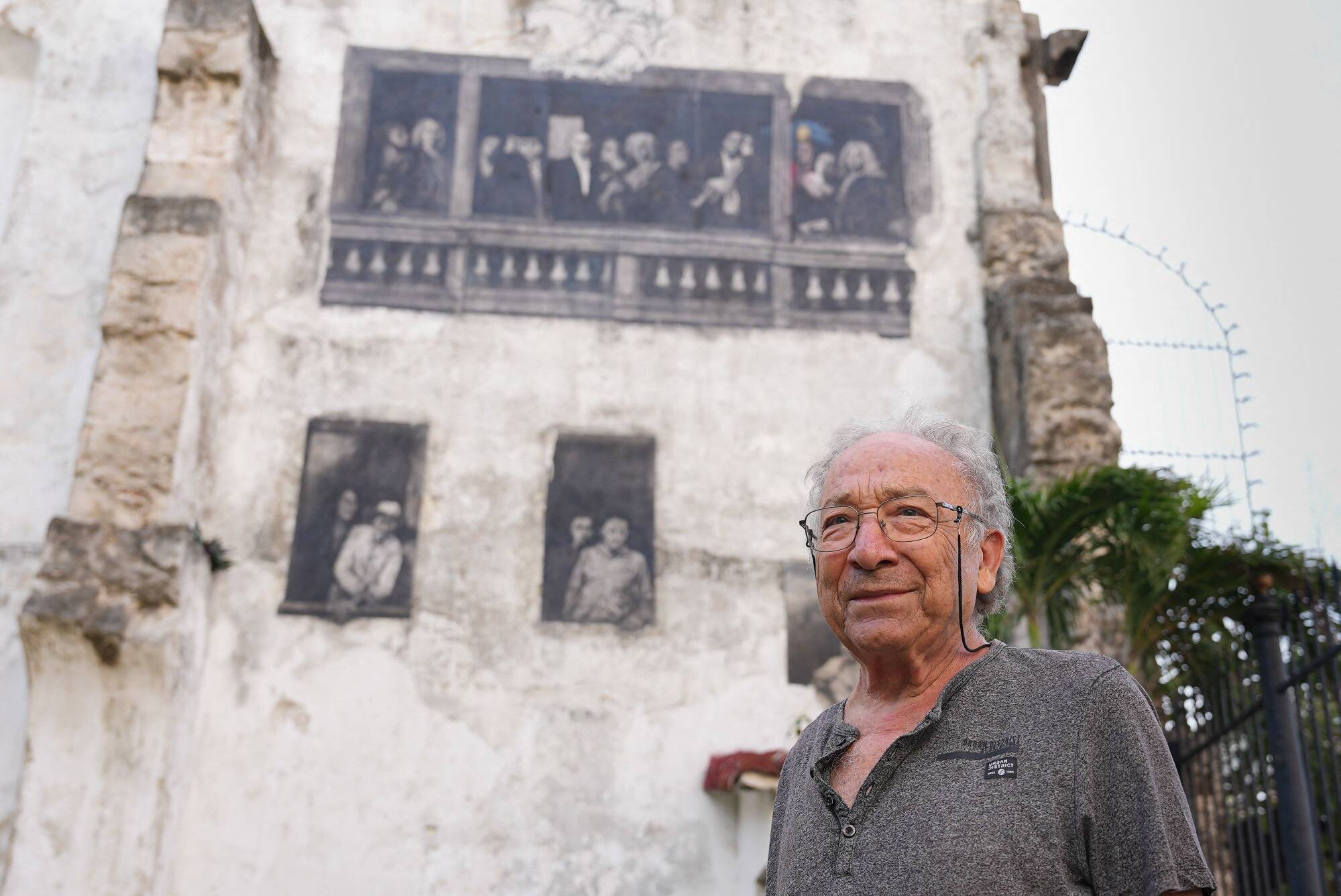 Pionnier du street-art, l'artiste niçois Ernest Pignon-Ernest s'offre une expo monumentale dans les rues de La Havane