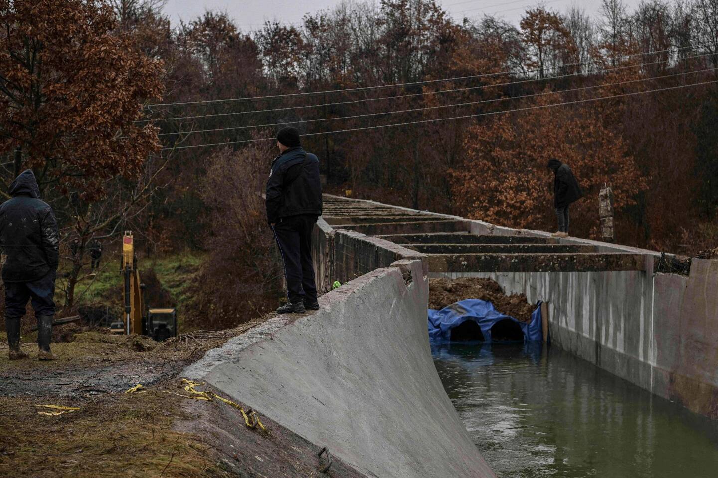 Le président serbe Aleksandar Vucic a dénoncé dimanche une "attaque hybride" contre la Serbie, accusée la veille par les dirigeants kosovars d'avoir "orchestré" une attaque contre un canal d'eau crucial pour le secteur énergétique du Kosovo, rejetant encore une fois toute implication de Belgrade.