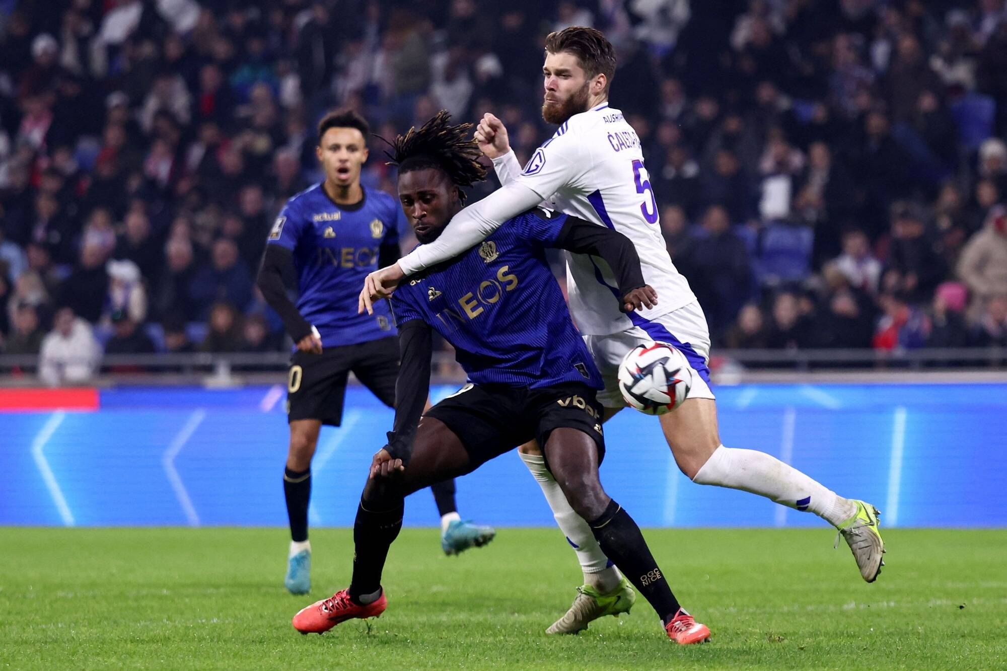 Plombé (encore une fois) par l'arbitrage, l'OGC Nice ramène une lourde défaite de Lyon (1-4)