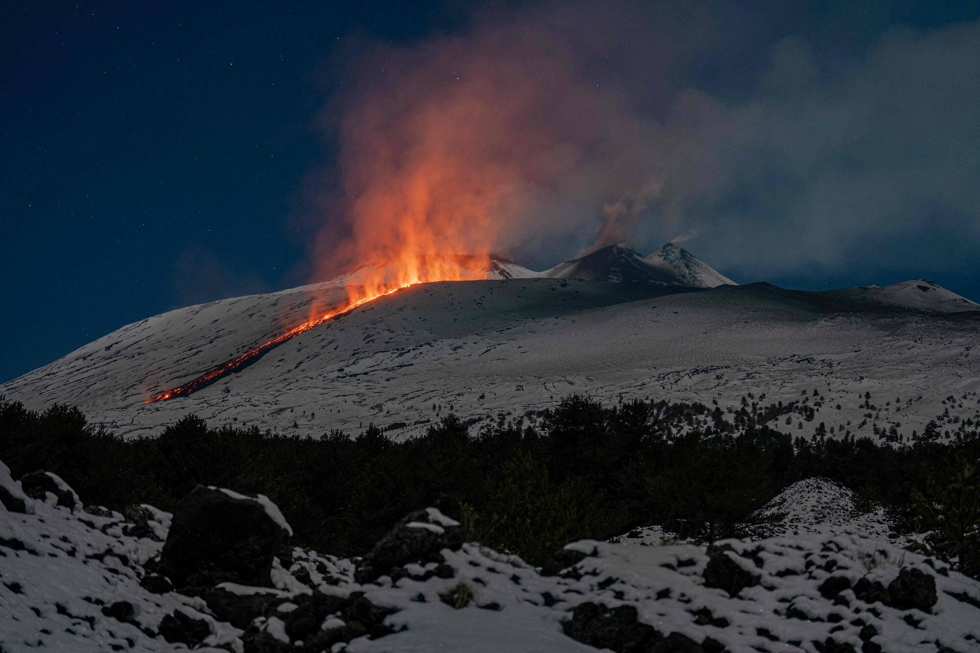 De feu et de glace: des skieurs ont pu dévaler l'Etna en pleine éruption... et les images sont à couper le souffle