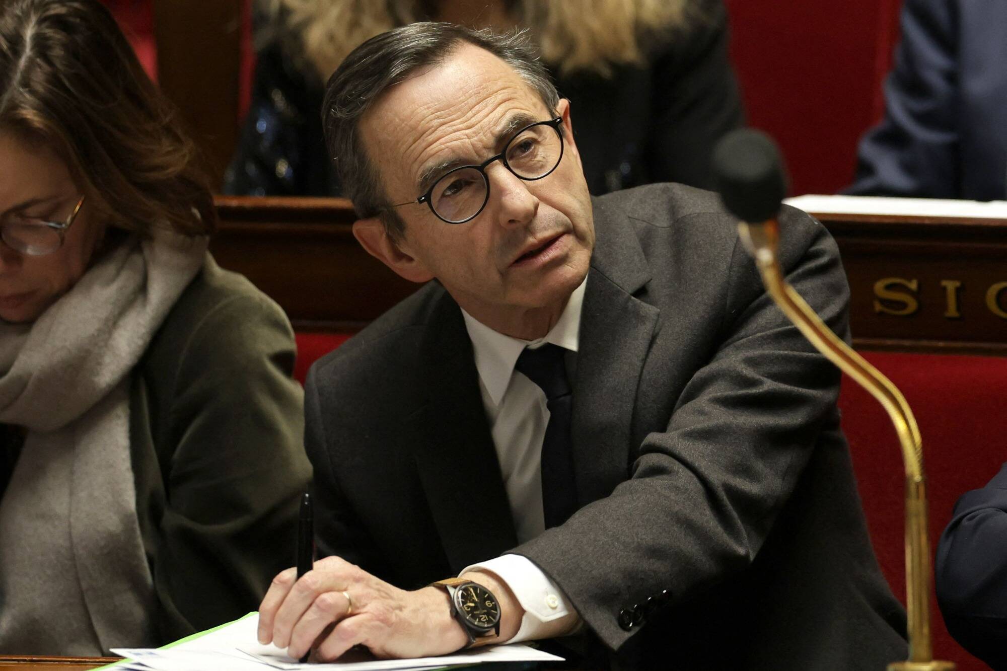 Contrôle de migrants aux frontières dans les gares et bus: "4.000" forces de l'ordre mobilisées, annonce Bruno Retailleau