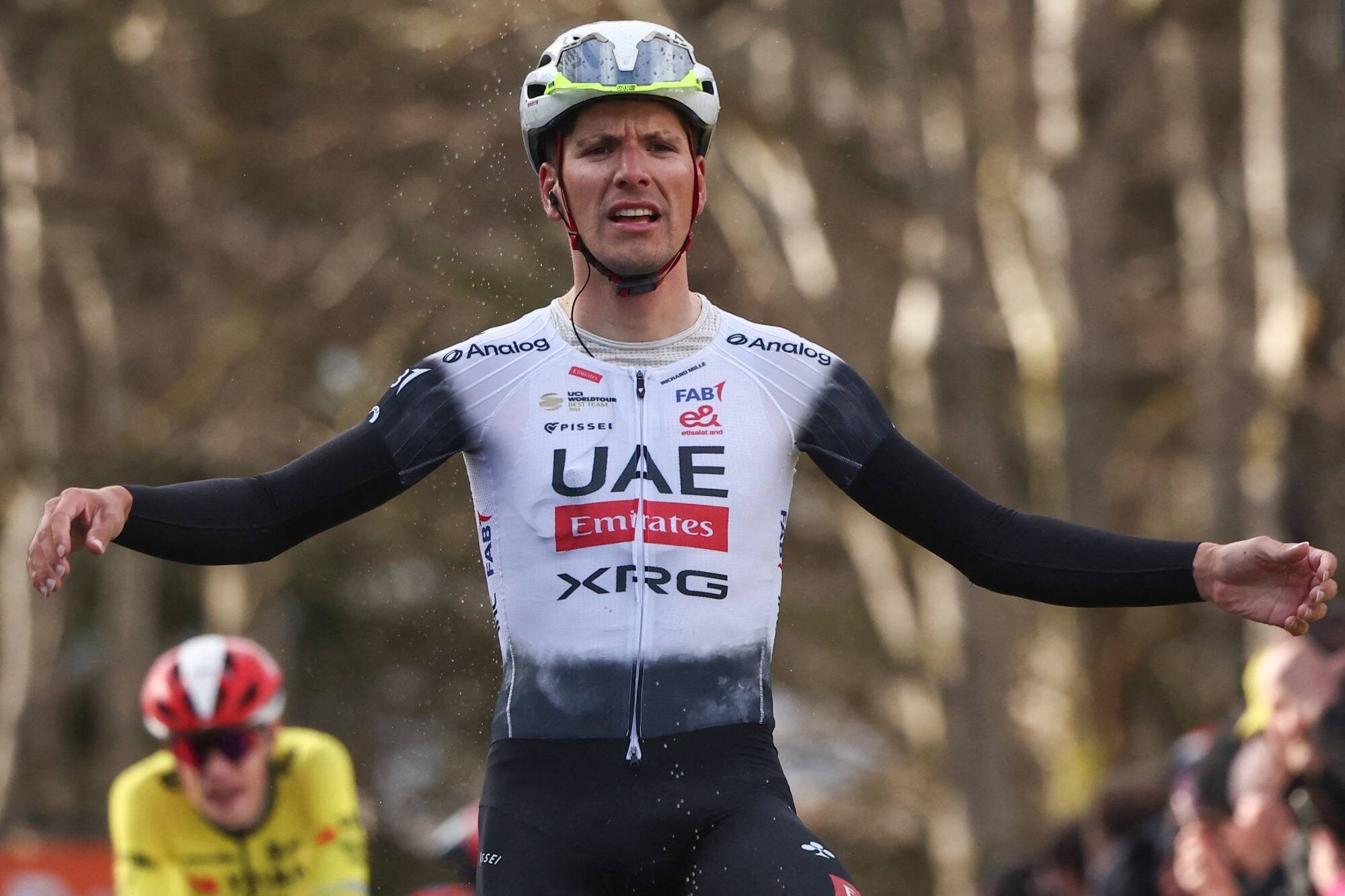 Paris-Nice: Michael Storer s'impose en solitaire à Auron, Matteo Jorgenson conserve son maillot jaune