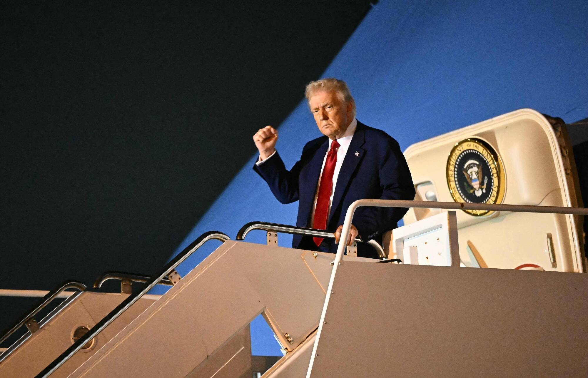 "FREE MARINE LE PEN": Donald Trump appelle à la "libération" de la députée RN et parle de "chasse aux sorcières"