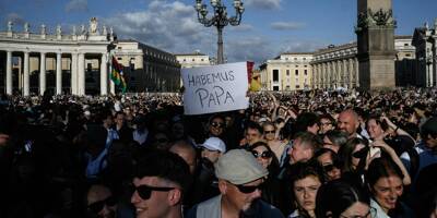 Fumée blanche au Vatican, un nouveau pape a été élu