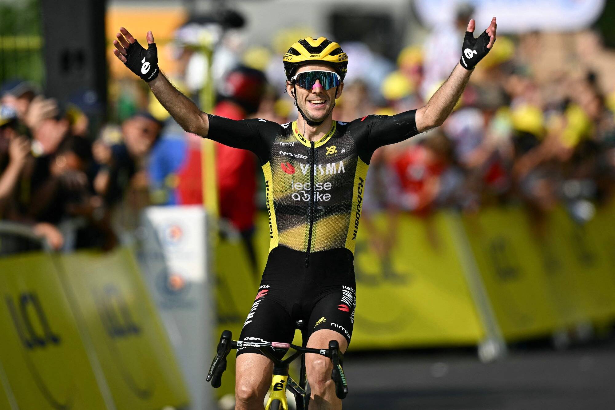 Tour de France: Simon Yates s'impose en solitaire au Mont-Dore, Ben Healy en jaune