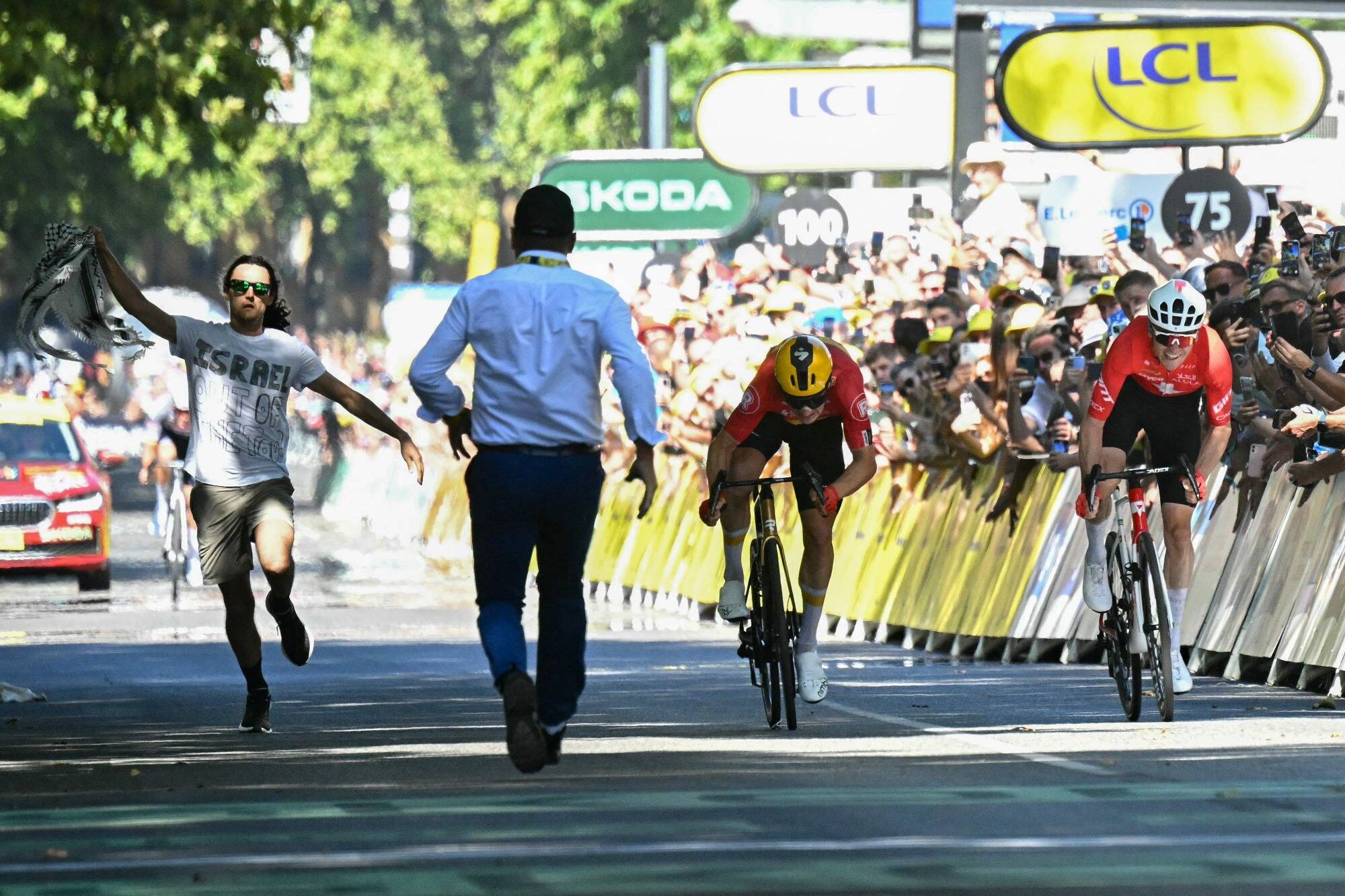 Un militant propalestinien interpellé après avoir perturbé l'arrivée du Tour de France à Toulouse