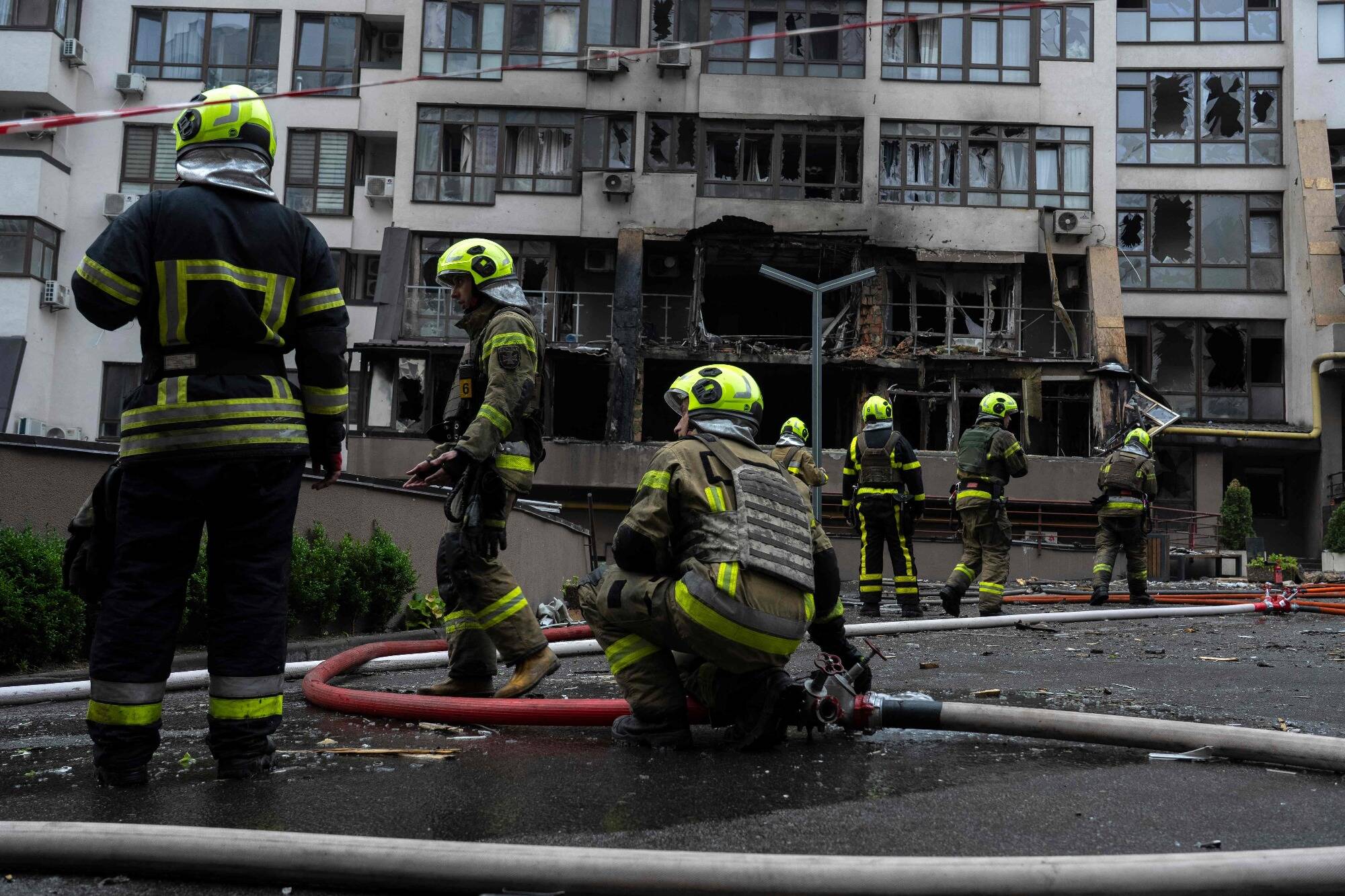 Guerre en Ukraine: au moins un mort et deux blessés à Kiev après une attaque russe