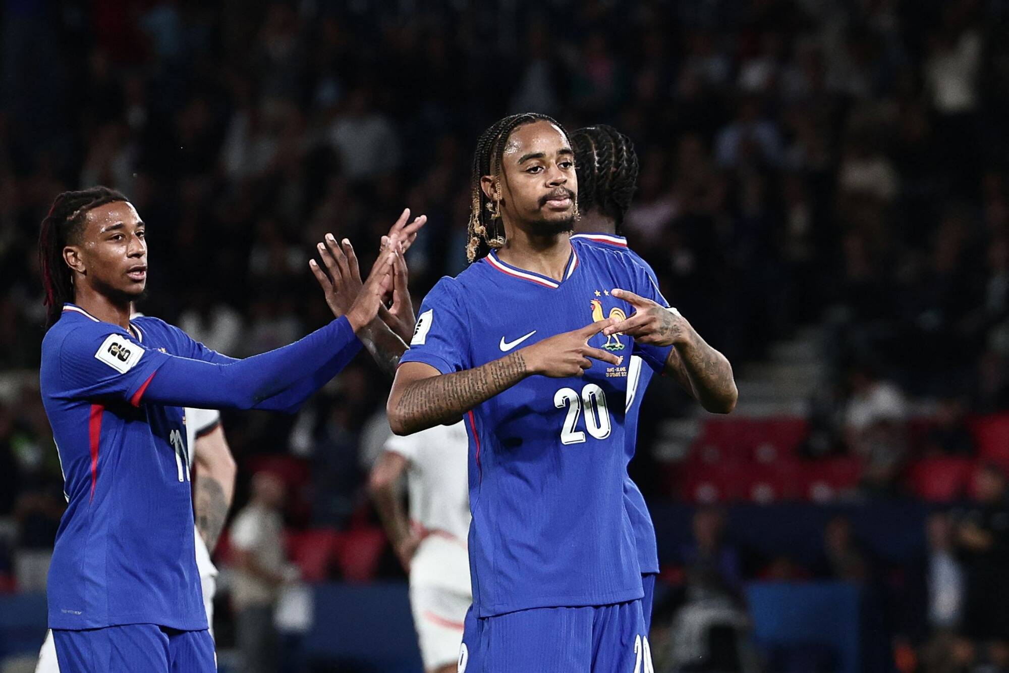 A 10, la France arrache la victoire 2-1 face à l'Islande en qualification pour la Coupe du monde 2026