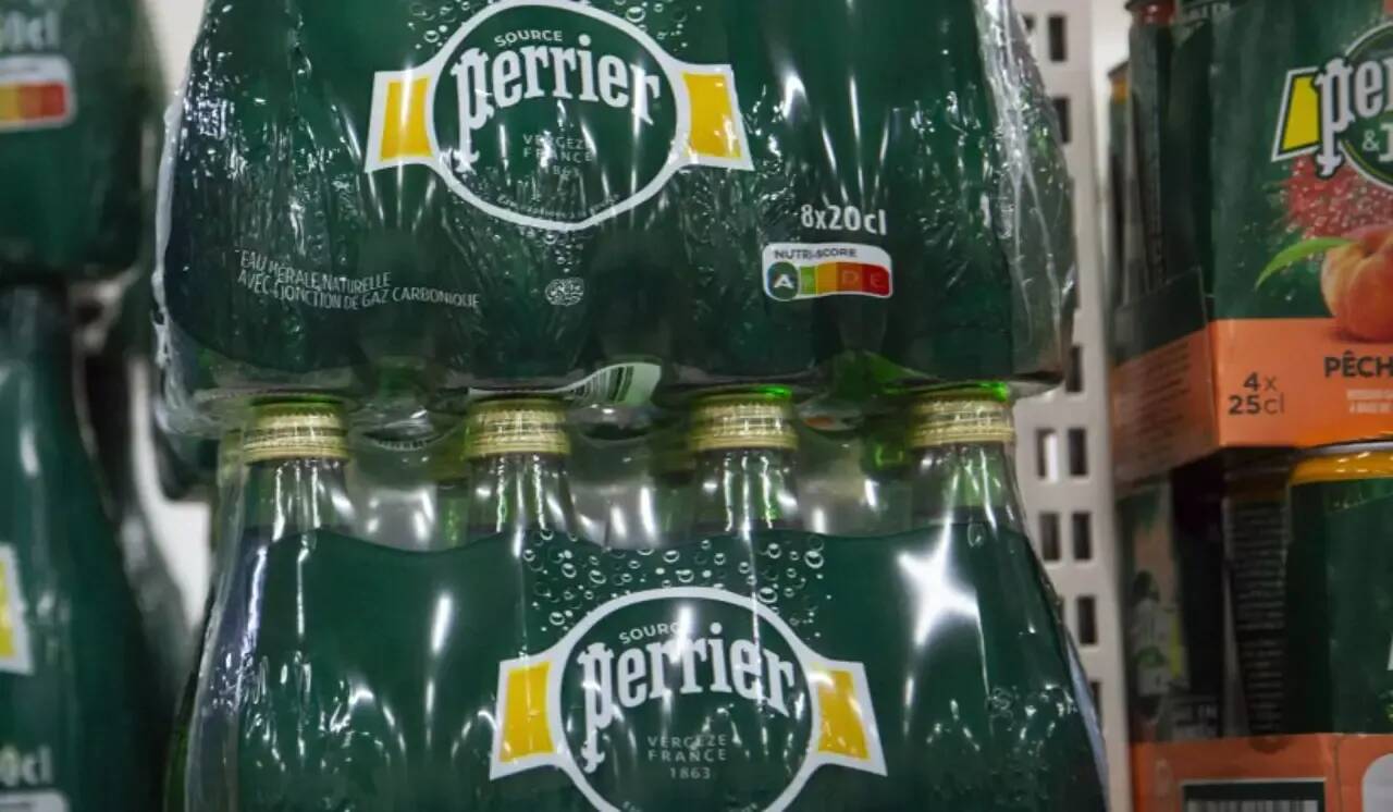 L'eau de Perrier a deux mois pour se mettre en conformité, l'avenir reste incertain