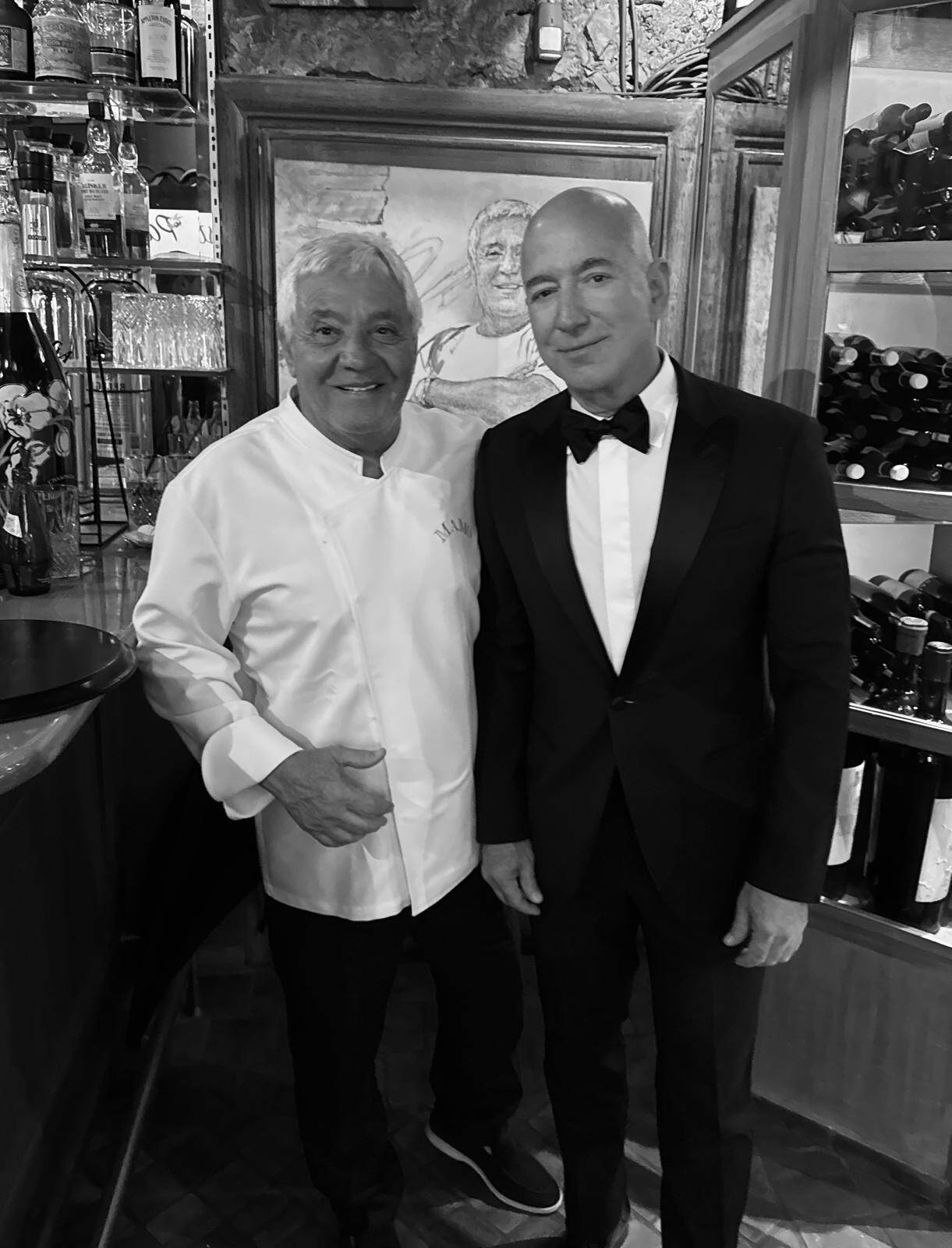 Jeff Bezos, Michelle Rodriguez, Devin Booker... Défilé de stars dans le restaurant emblématique Chez Mamo à Antibes