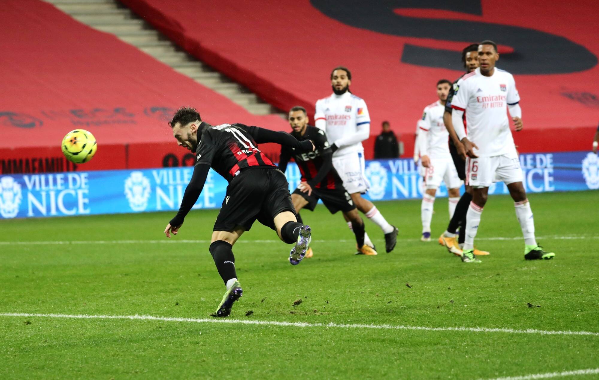 L'OGC Nice paye ses erreurs très cher contre Lyon à la pause (1-2)
