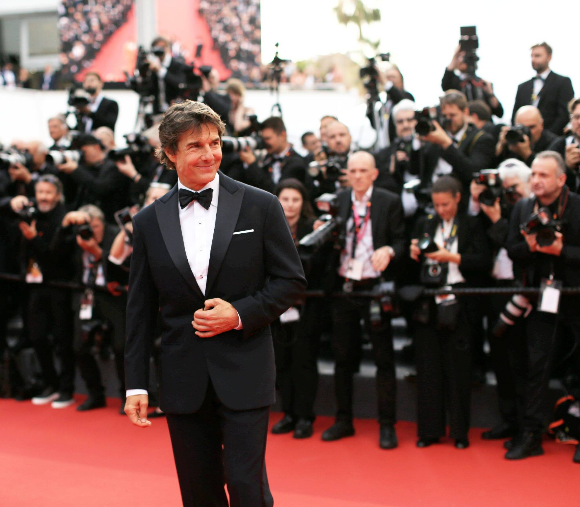 Cannes 2022 : Jennifer Connelly est sublime avec un chignon haut sur le  tapis rouge de « Top Gun : Maverick » - Elle