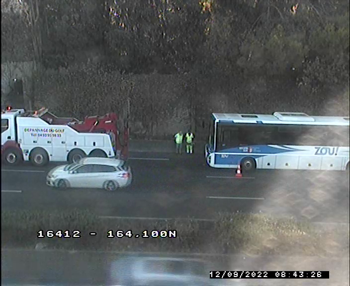 Deux accidents provoquent de forts ralentissements ce lundi matin sur l'autoroute A8 à la lisière du Var et des Alpes-Maritimes