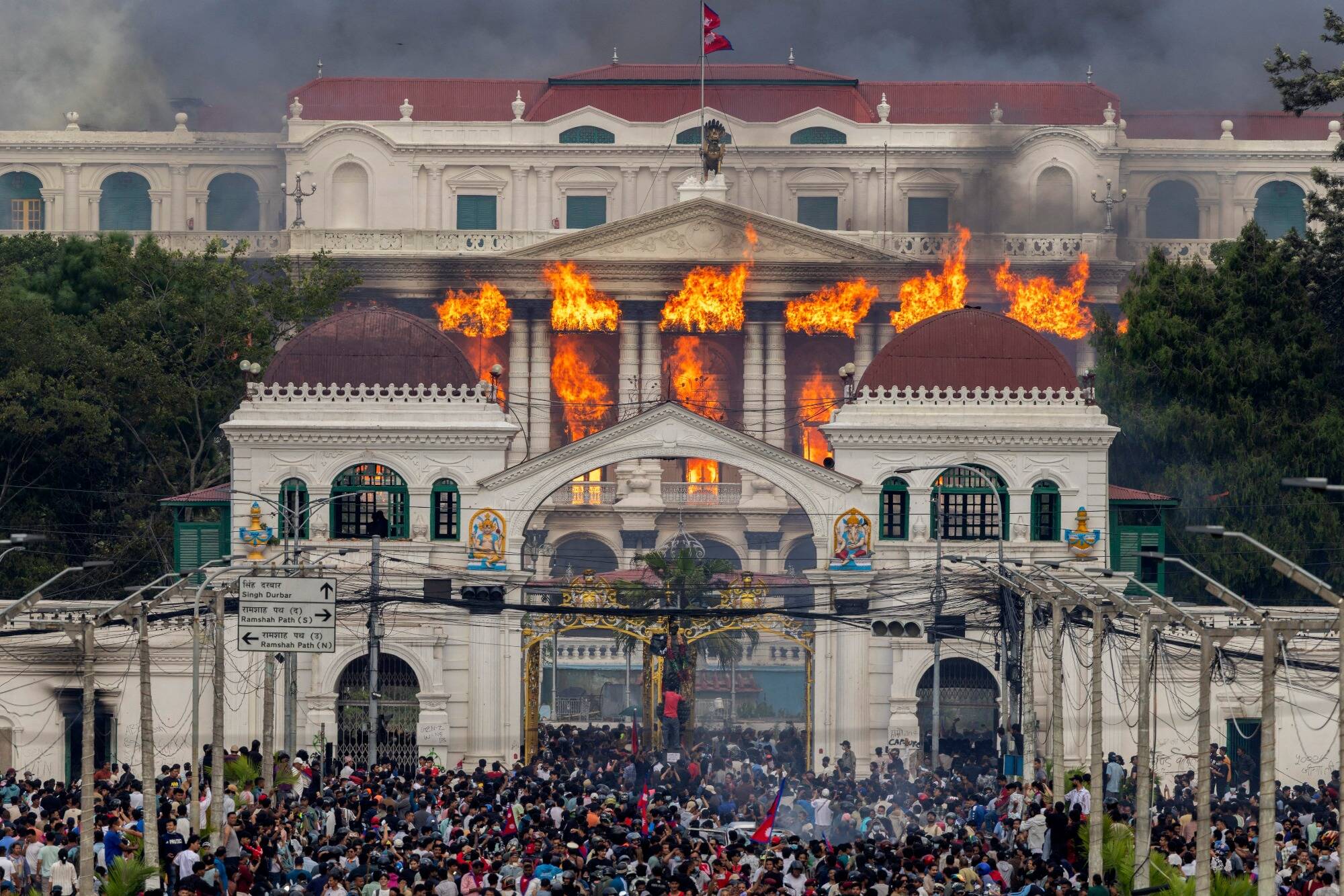 Parlement incendié, 19 manifestants tués, ministres lynchés en pleine rue... On fait le point sur l'insurrection qui embrase le Népal