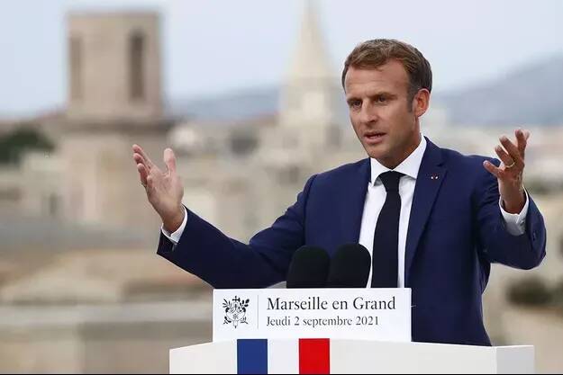 Emmanuel Macron rend hommage à Bernard Tapie dans une lettre à La Provence