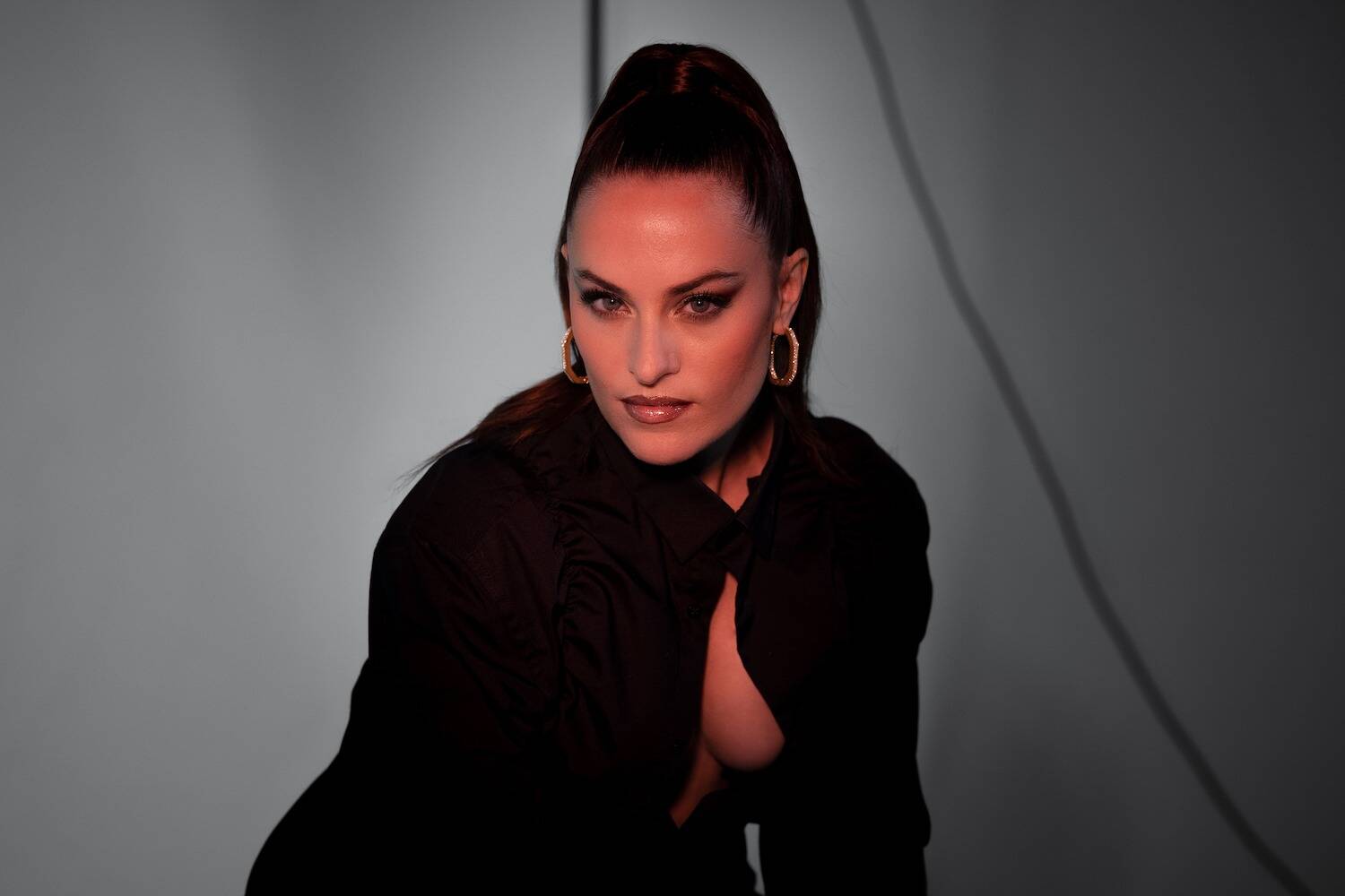 En première partie de Bernard Lavilliers aux Nuits Guitares, Alexandra Miller présentera un EP entre sensualité et nostalgie