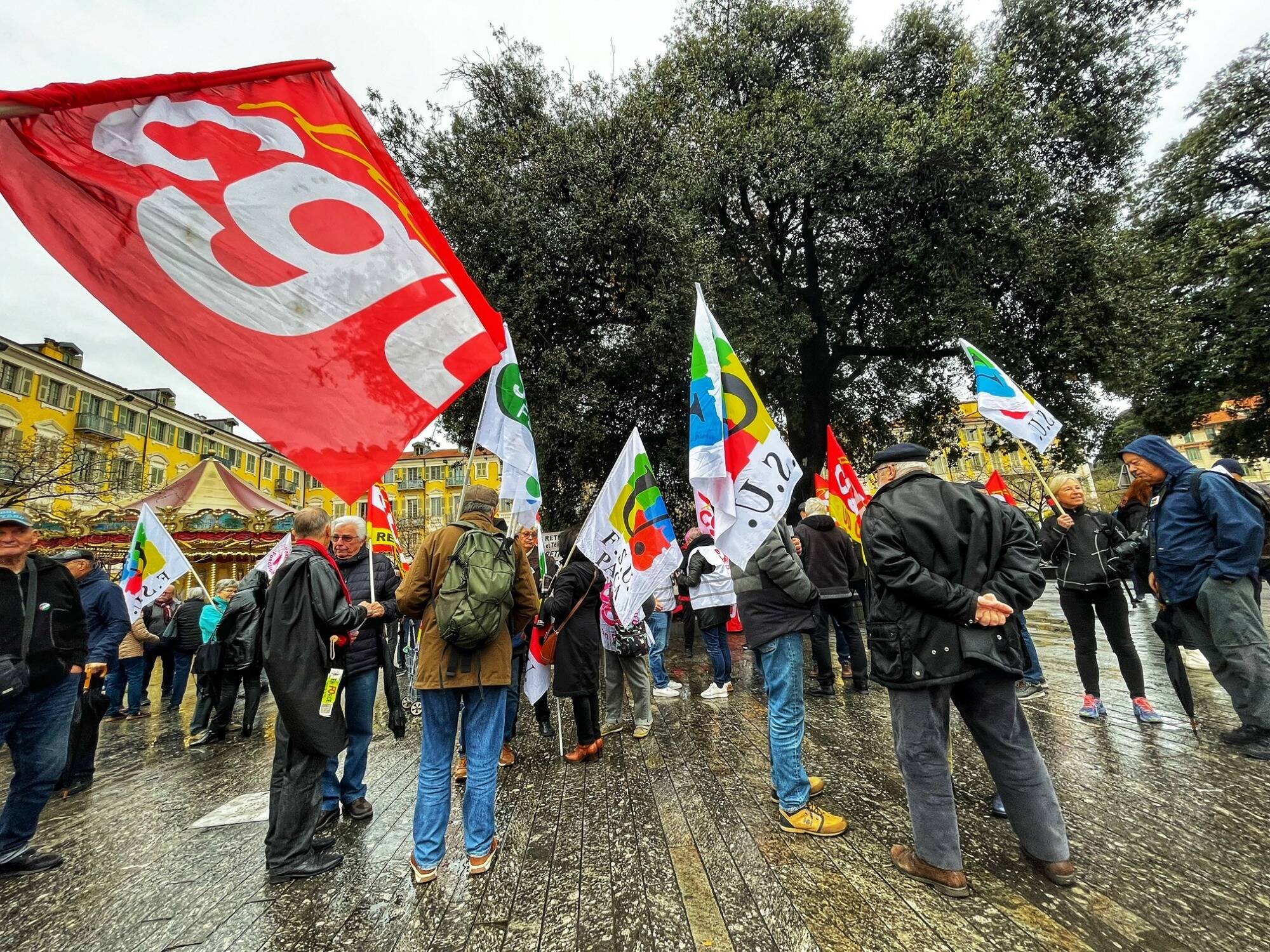 "Le bien vieillir c'est l'Arlésienne": les retraités en colère manifestent à Nice ce mardi