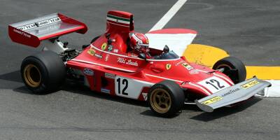 En parade avec Ferrari, Charles Leclerc part en tête-à-queue au volant de la voiture de Niki Lauda et finit dans le mur