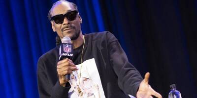 Grand amateur de cannabis, le rappeur américain Snoop Dogg annonce arrêter de fumer