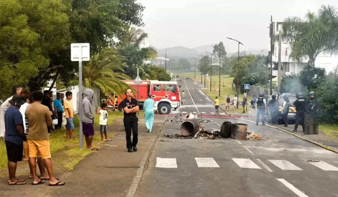 Nouvelle-Calédonie: Emmanuel Macron décide de "déclarer l'état d'urgence", après des émeutes qui ont fait 3 morts
