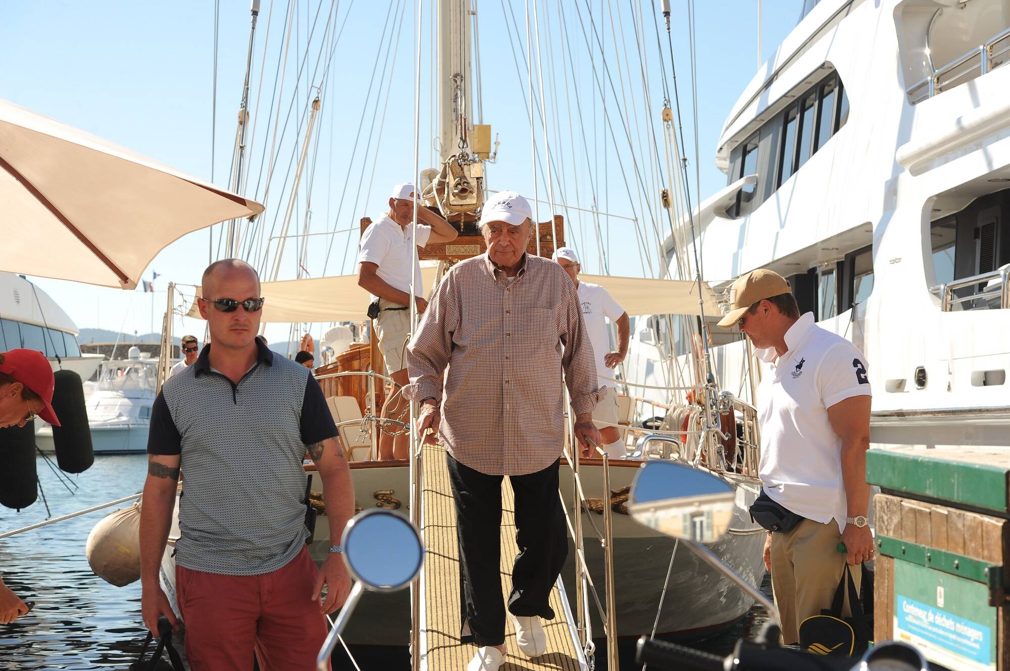 Une victime présumée du milliardaire égyptien Mohamed Al-Fayed raconte des scènes de violences survenues à Saint-Tropez et Monaco