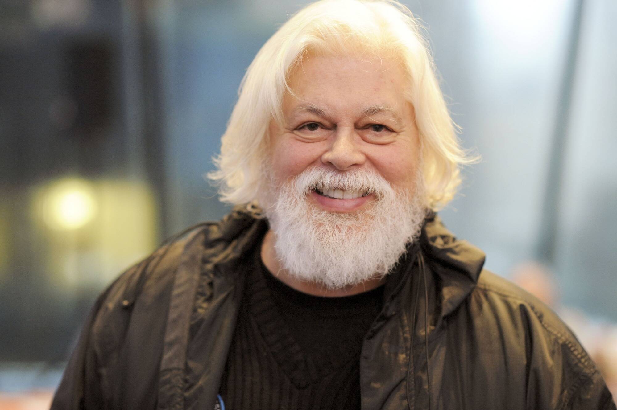 A Paris, Paul Watson promet de "mettre un terme à la chasse baleinière, d'une manière ou d'une autre"