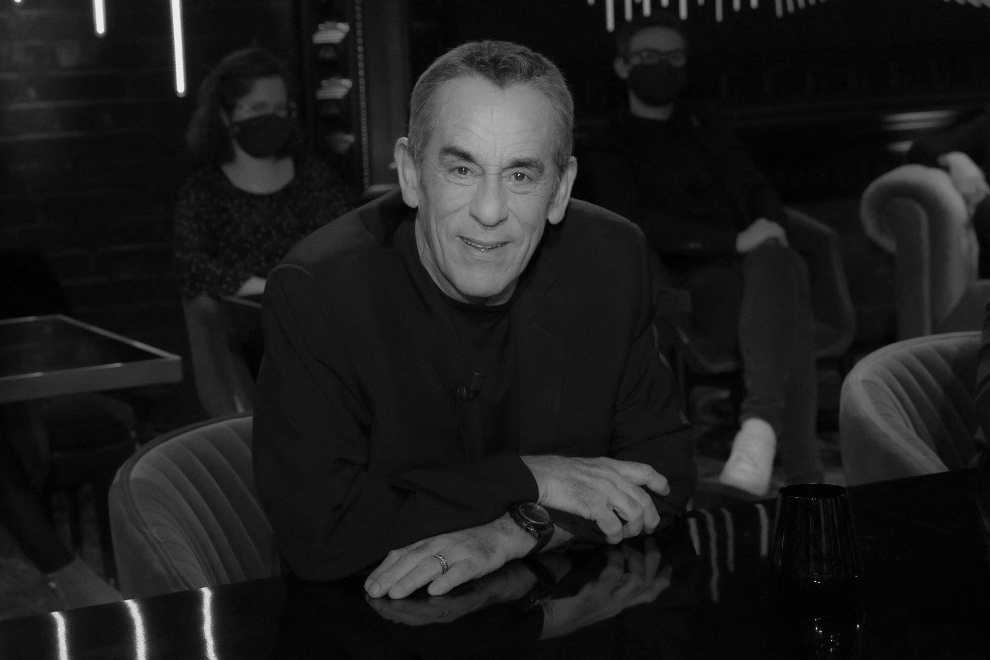 Obsèques de Thierry Ardisson à Paris, les invités attendus tout de noir vêtus
