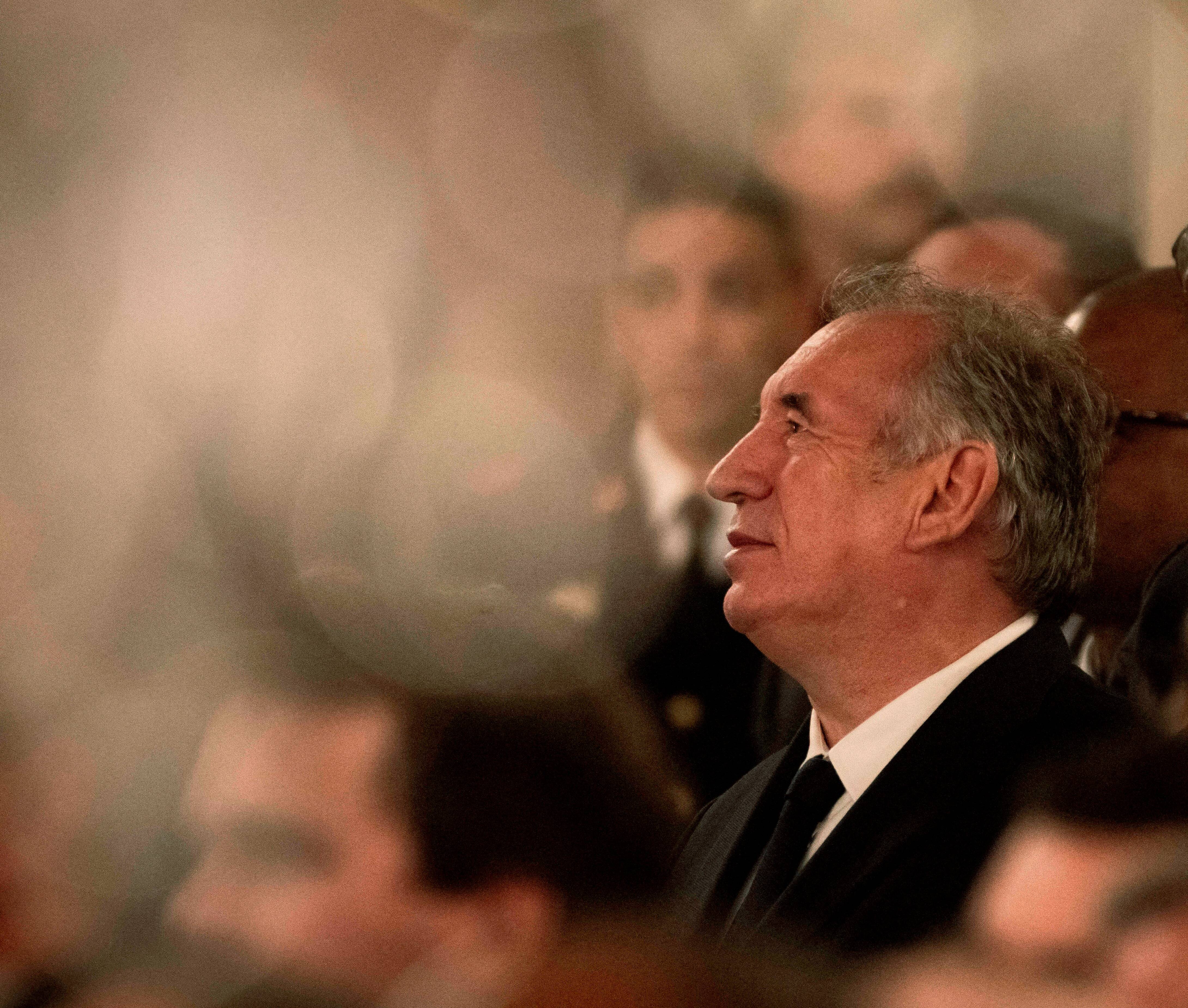 Le Parti socialiste demande à François Bayrou de renoncer au 49.3 en échange d'une non-censure