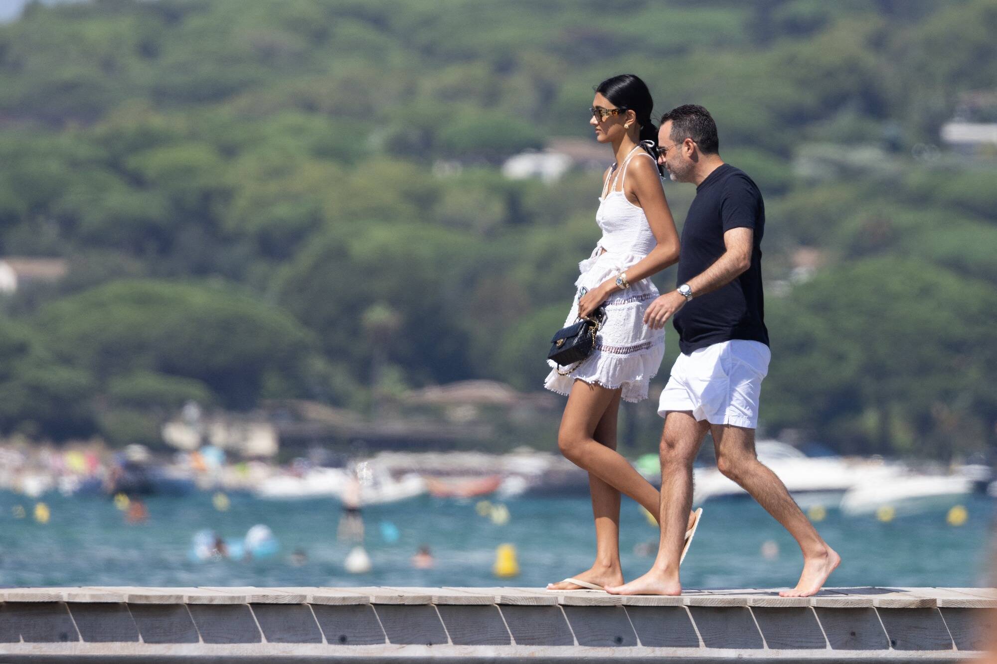 Qui est Neelam Gill, cette mannequin à nouveau de passage au Club 55 dans le Var?