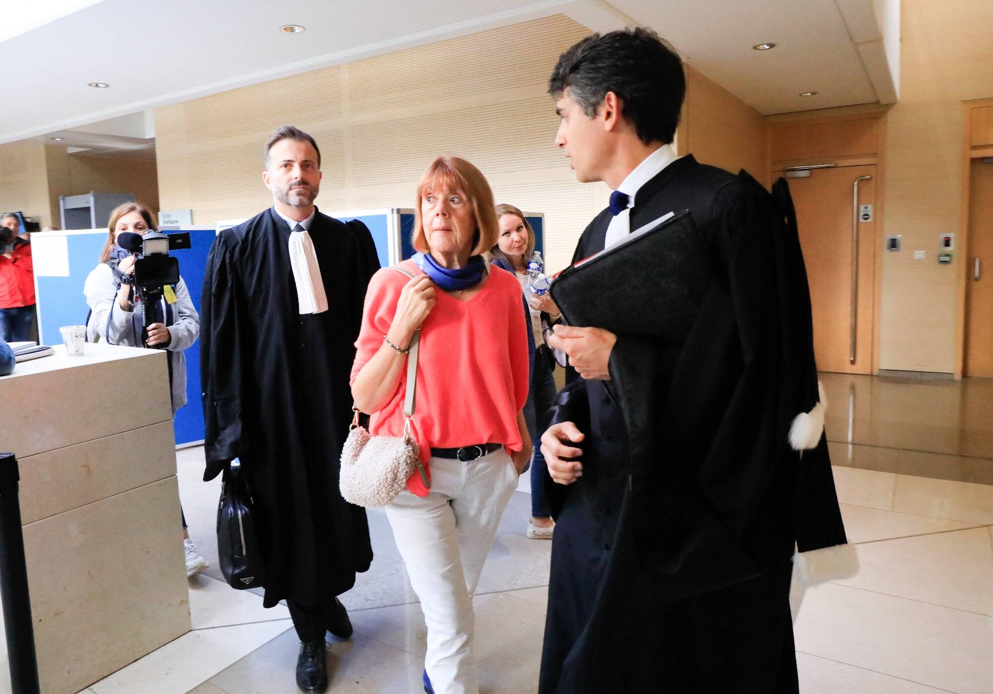 Procès des viols de Mazan: de faux comptes se font passer pour Gisèle Pélicot sur X et Instagram