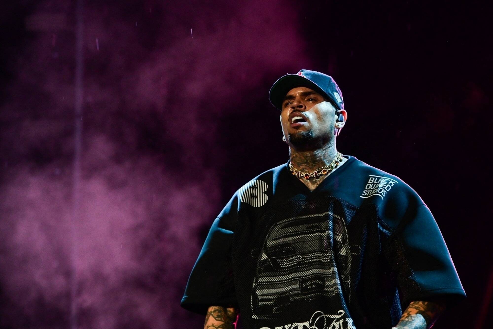 Le chanteur Chris Brown inculpé de coups et blessures volontaires au Royaume-Uni