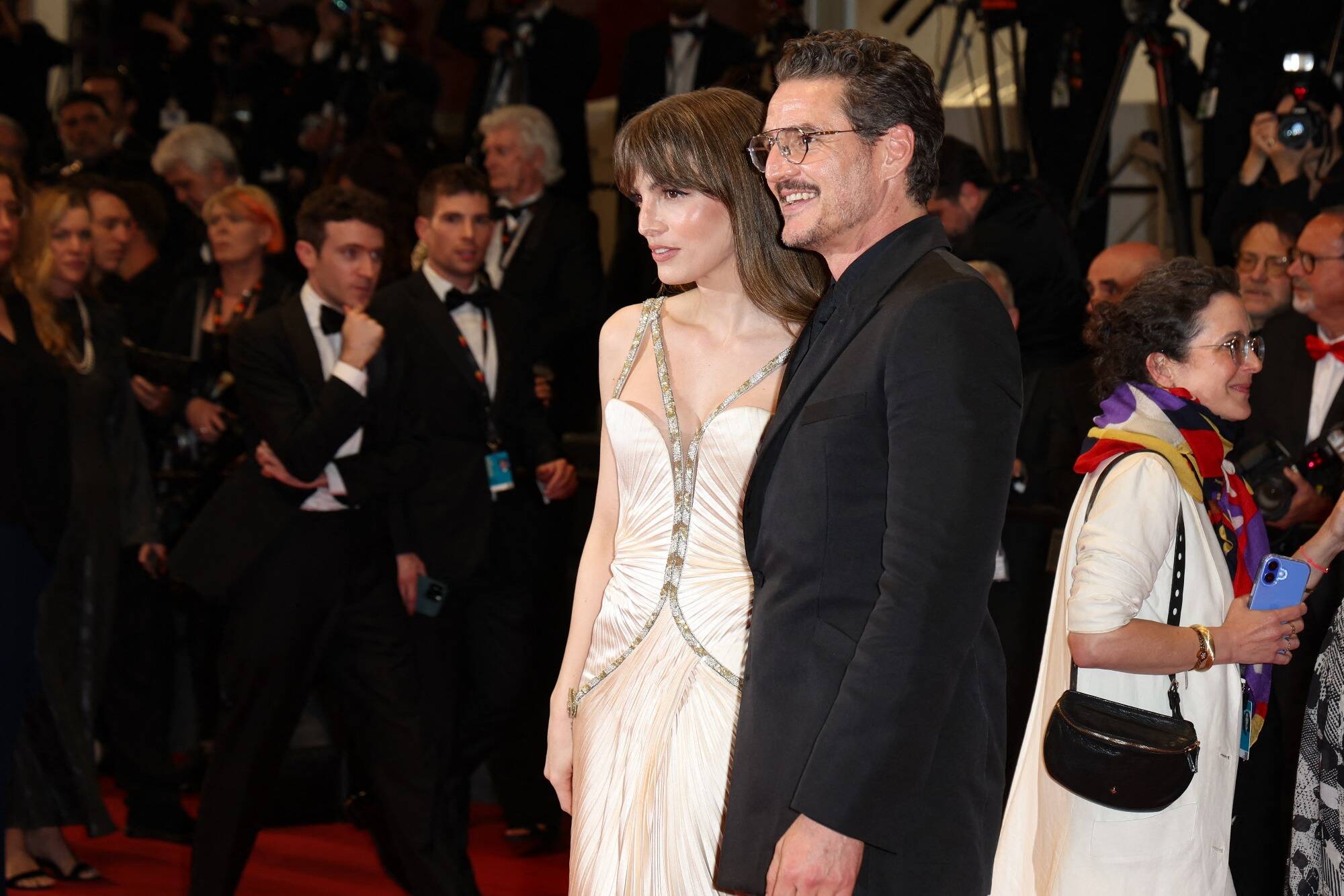 78e Festival de Cannes: qui est Lux Pascal, cette actrice transgenre qui a ébloui la Croisette en montant les marches au bras de son frère, un certain Pedro?