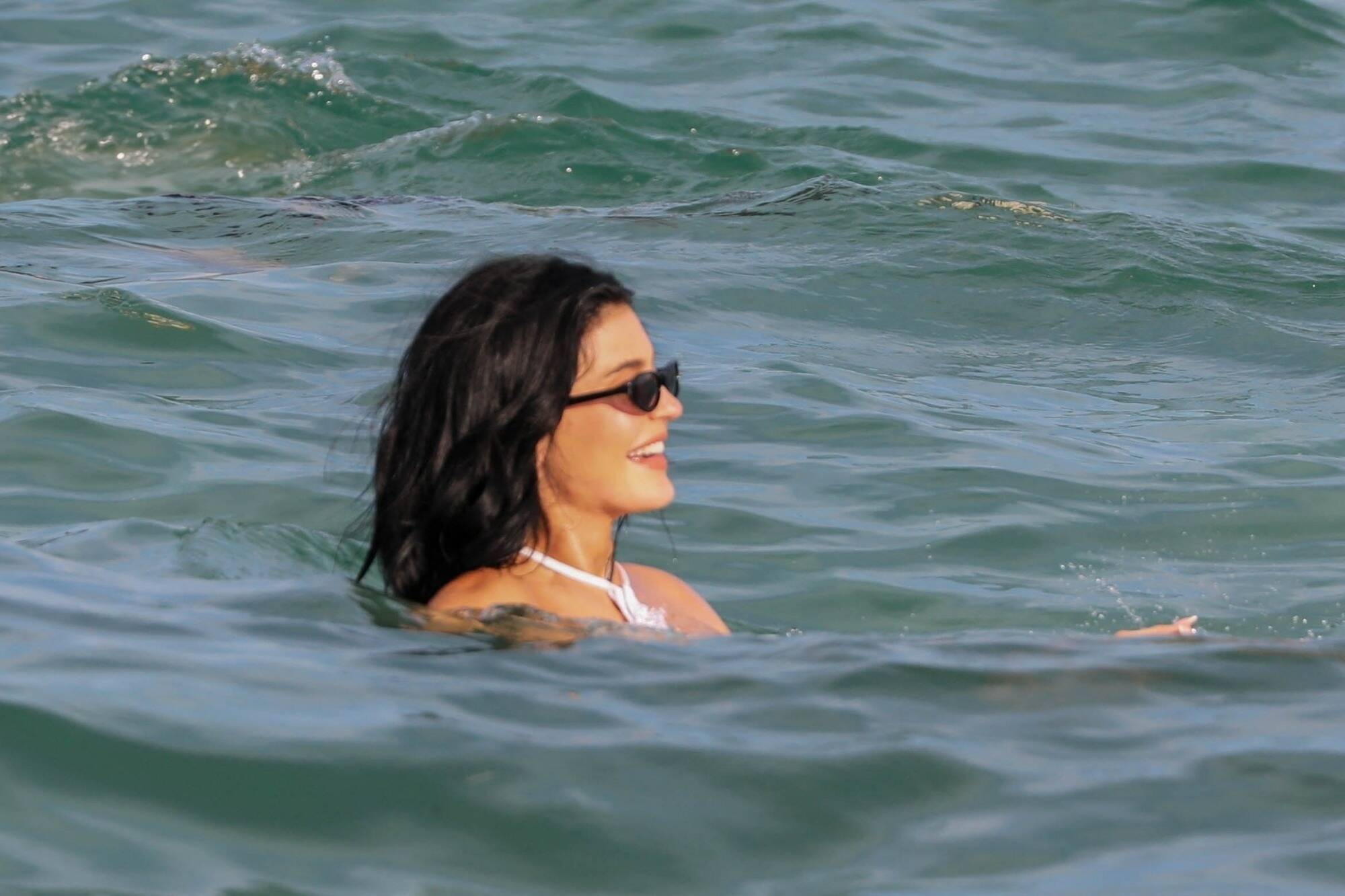 Après avoir assisté au mariage de Jeff Bezos à Venise, Kylie et Kendall Jenner font une pause et (un plouf) dans le golfe de Saint-Tropez