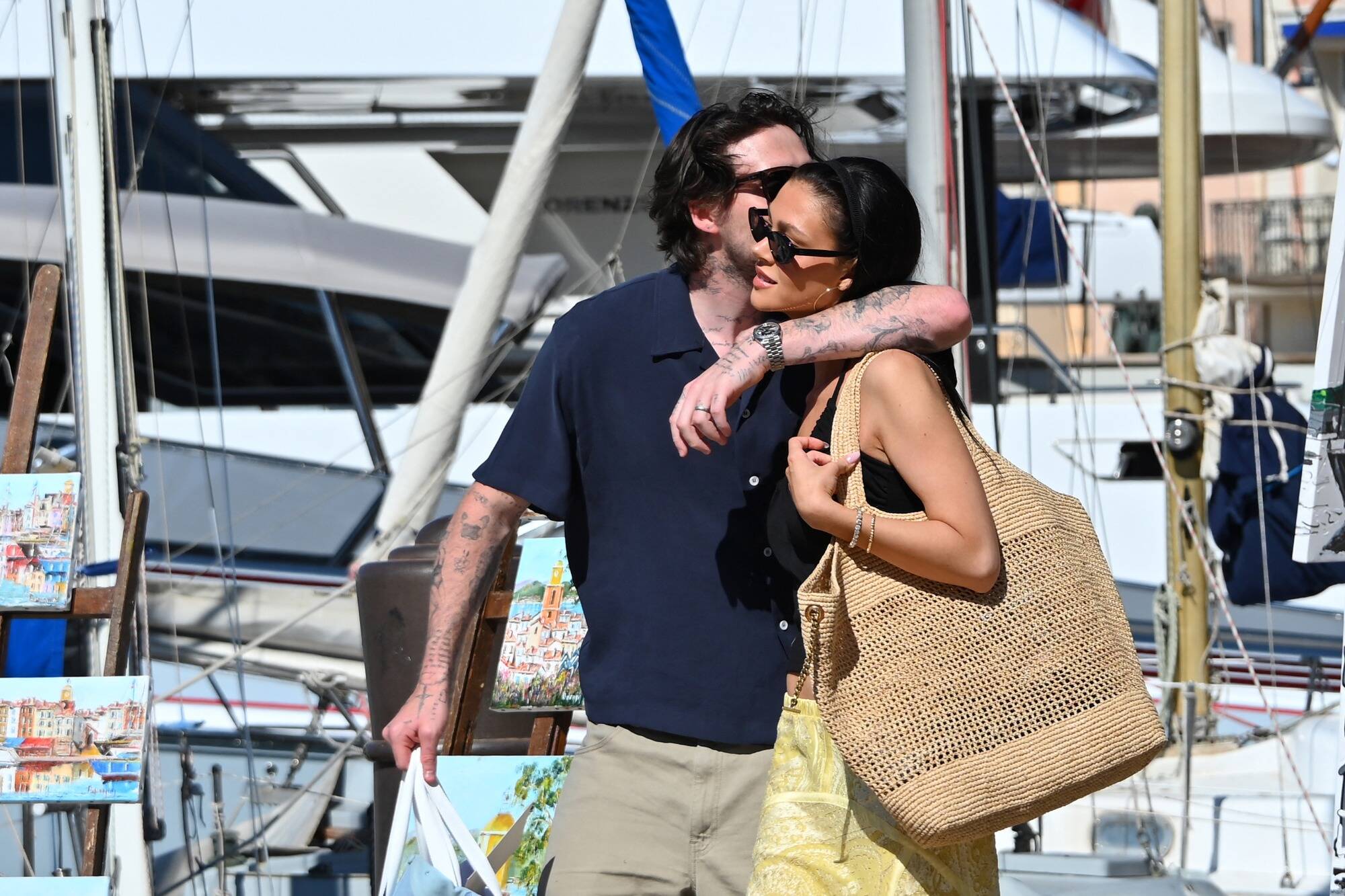 Shopping, baisers et balades en amoureux... Brooklyn Beckham et sa femme Nicola Peltz en escale à Saint-Tropez