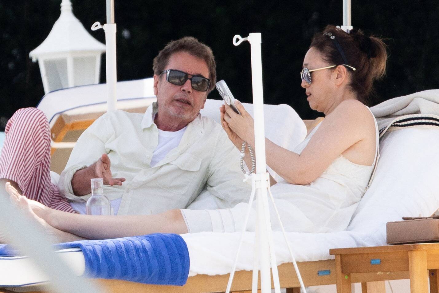 Moments de détente pour Jean-Michel Jarre et son épouse Gong Li à Saint-Tropez