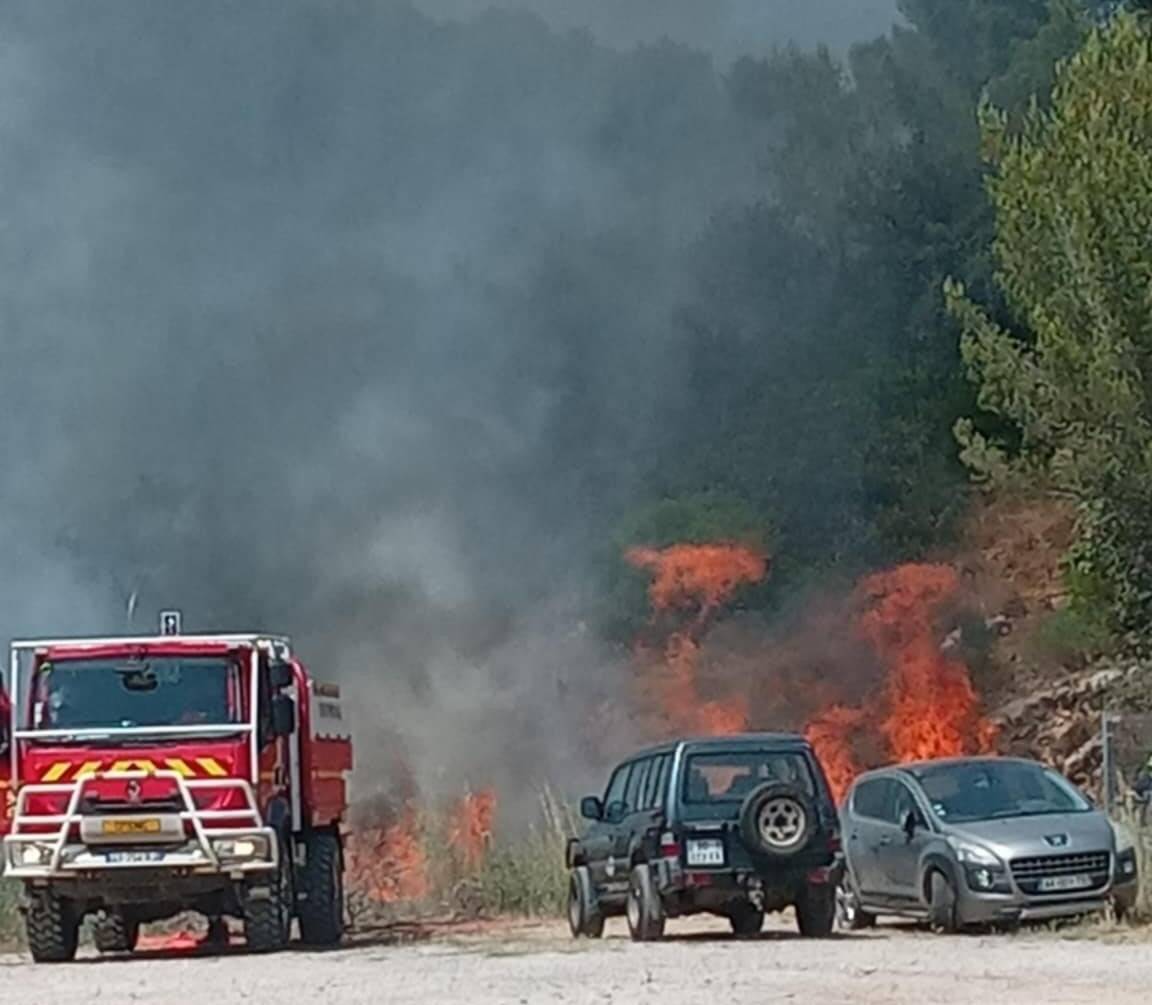 A Barjols, un feu de forêt se déclare près de la zone des Carmes