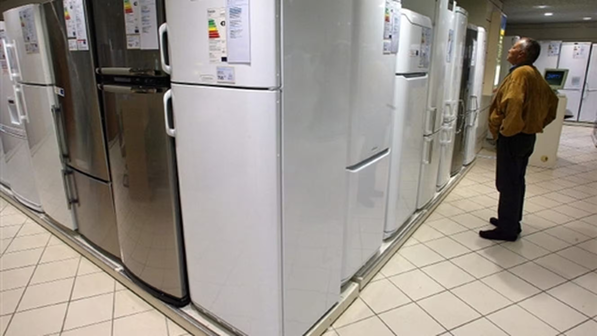 Ils s'étaient entendus pour maintenir des prix de vente plus élevés, trois questions sur la lourde amende infligée à douze géants de l'électroménager