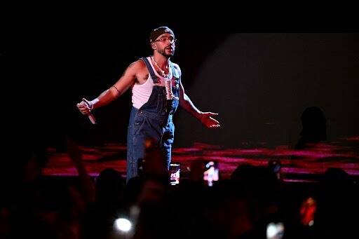 La mégastar Bad Bunny sort un titre intitulé "Monaco" avec du Charles Aznavour et des bruits de F1